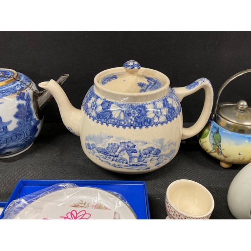 201 - BOX OF CHINA TO INCLUDE DENBY, COALPORT, ROYAL DOULTON, VICTORIAN ORIENTAL TEAPOT ETC