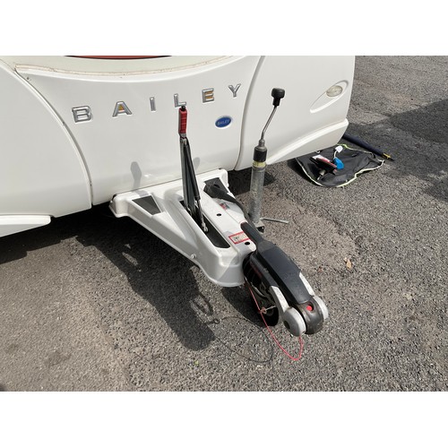 522 - 2015 BAILEY UNICORN III MADRID SINGLE AXLE 3 BERTH TOURING CARAVAN WITH FITTED MOTOR MOVER,SERVICE H... 