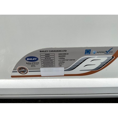 522 - 2015 BAILEY UNICORN III MADRID SINGLE AXLE 3 BERTH TOURING CARAVAN WITH FITTED MOTOR MOVER,SERVICE H... 