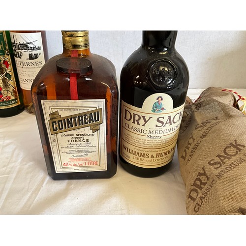 52 - BOX OF ALC0HOL TO INCLUDE COINTREAU, CROFT ORIGINAL, DRY SACK SHERRY