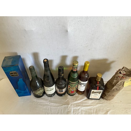 52 - BOX OF ALC0HOL TO INCLUDE COINTREAU, CROFT ORIGINAL, DRY SACK SHERRY