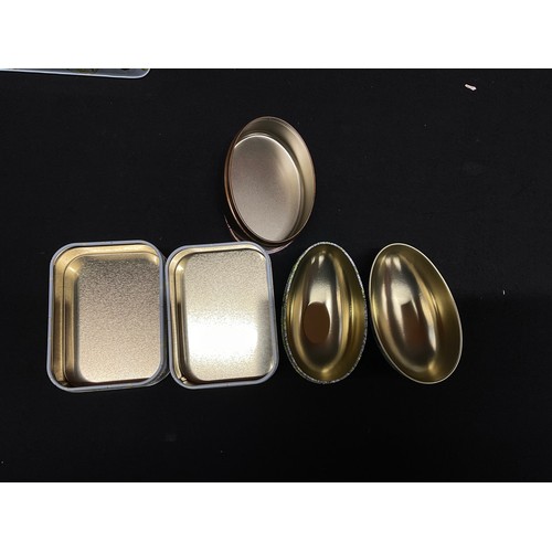 124 - LARGE COLLECTION OF BEATRIX POTTER PETER RABBIT TINS TO INCLUDE JACK IN THE BOX ETC