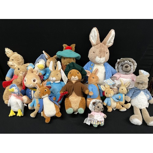 125 - LARGE COLLECTION BEATRIX POTTER SOFT TOYS PETER RABBIT ETC