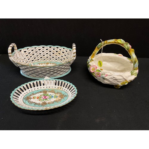 133 - ROYAL WORCESTER SWEET BASKET 2 STAFFORDSHIRE BASKETS