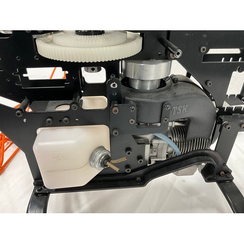 147 - HOBBY GRADE REMOTE CONTROL HELICOPTER FRAME AND ENGINE A/F