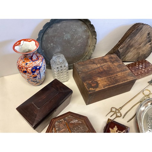 67 - BOX OF COLLECTABLES - IMARI VASE COPPER AND BRASS ETC