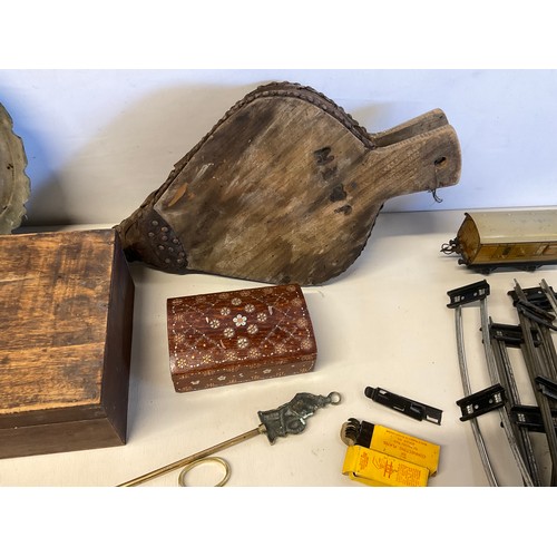 67 - BOX OF COLLECTABLES - IMARI VASE COPPER AND BRASS ETC