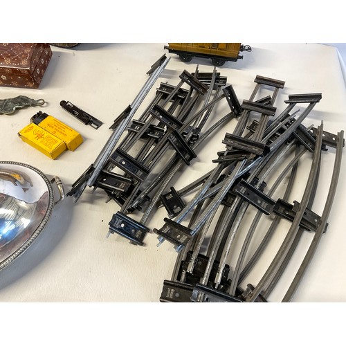 67 - BOX OF COLLECTABLES - IMARI VASE COPPER AND BRASS ETC