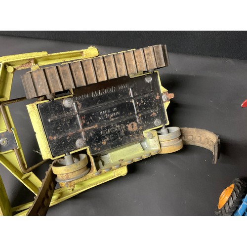 92 - COLLECTION OF VINTAGE MODEL VEHICLES - BRITAINS CORGI LESNEY DINKY ETC