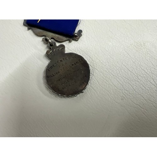 108 - COLLECTION OF MEDALS TO INCLUDE HALLMARK SILVER ROYAL ORDER OF BUFFALOS MEDAL, ENAMEL RED CROSS MEDA... 