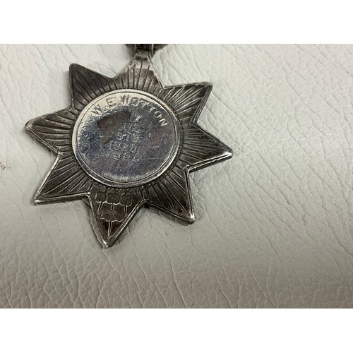 108 - COLLECTION OF MEDALS TO INCLUDE HALLMARK SILVER ROYAL ORDER OF BUFFALOS MEDAL, ENAMEL RED CROSS MEDA... 