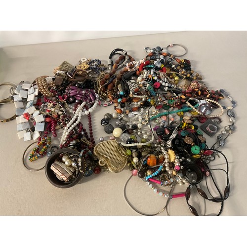 88 - LARGE QTY OF VINTAGE COSTUME JEWELLERY - NECKLACES BRACLETS ETC