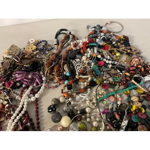 88 - LARGE QTY OF VINTAGE COSTUME JEWELLERY - NECKLACES BRACLETS ETC