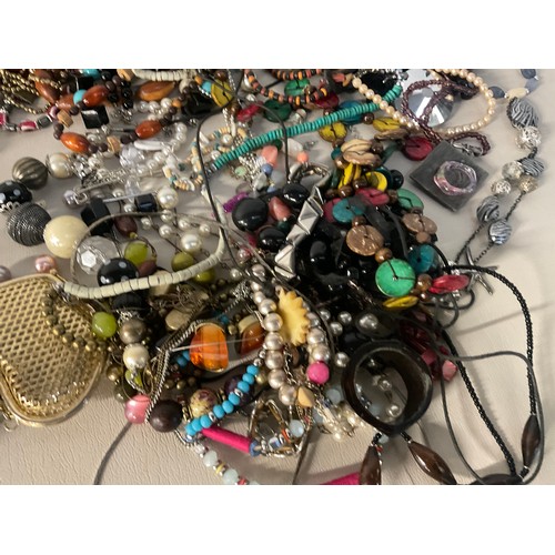 88 - LARGE QTY OF VINTAGE COSTUME JEWELLERY - NECKLACES BRACLETS ETC
