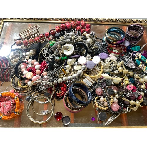 89 - LARGE QTY OF COSTUME JEWELLERY - NECKLACES,BRACLETS ETC