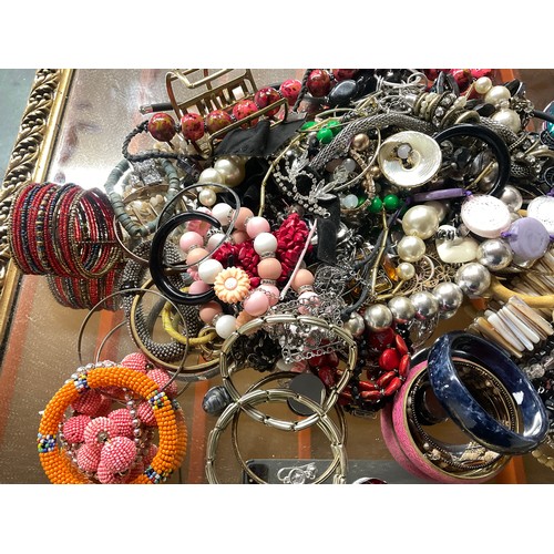 89 - LARGE QTY OF COSTUME JEWELLERY - NECKLACES,BRACLETS ETC