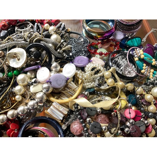 89 - LARGE QTY OF COSTUME JEWELLERY - NECKLACES,BRACLETS ETC