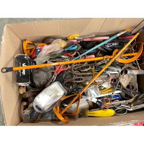 123 - 6 BOXES OF WORKSHOP ITEMS TO INCLUDE MAKITA ELECTRIC PLANER, CORDLESS DRILL, HAND TOOLS, HARDWARE ET... 