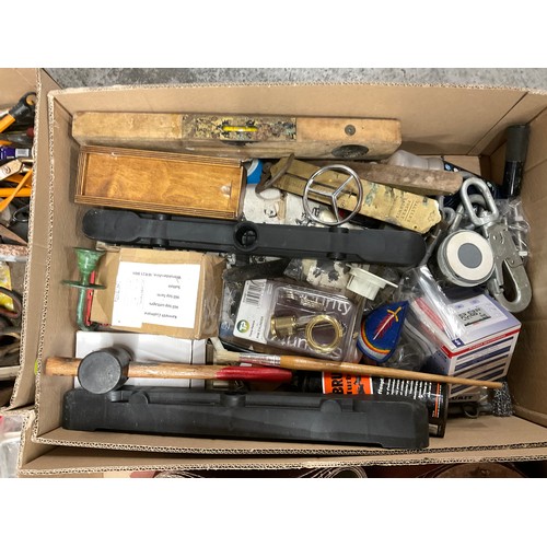 123 - 6 BOXES OF WORKSHOP ITEMS TO INCLUDE MAKITA ELECTRIC PLANER, CORDLESS DRILL, HAND TOOLS, HARDWARE ET... 