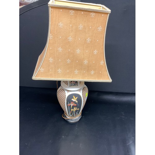 132 - MODERN CERAMIC TABLE LAMP WITH SHADE H26