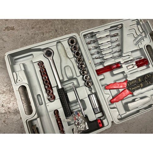 134 - CHALLENGE EXTREME TOOLBOX TO INCLUDE SOCKET SETS, METAL TOOLBOX OF RATCHETS, CASED SOCKET SET ETC