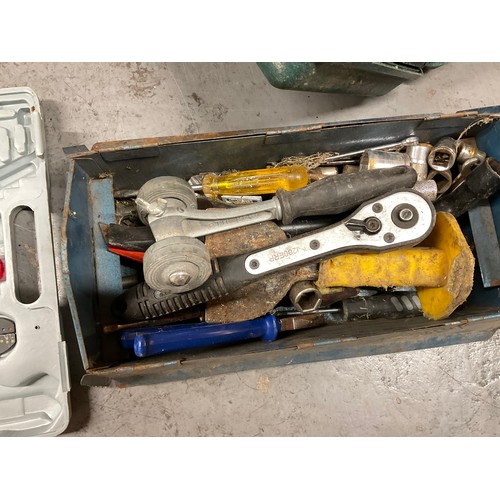 134 - CHALLENGE EXTREME TOOLBOX TO INCLUDE SOCKET SETS, METAL TOOLBOX OF RATCHETS, CASED SOCKET SET ETC
