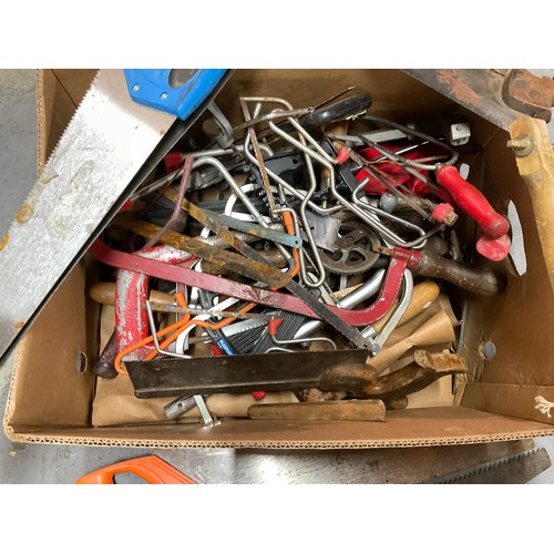 149 - BOX OF VINTAGE HAND TOOLS TO INCLUDE SAWS ETC