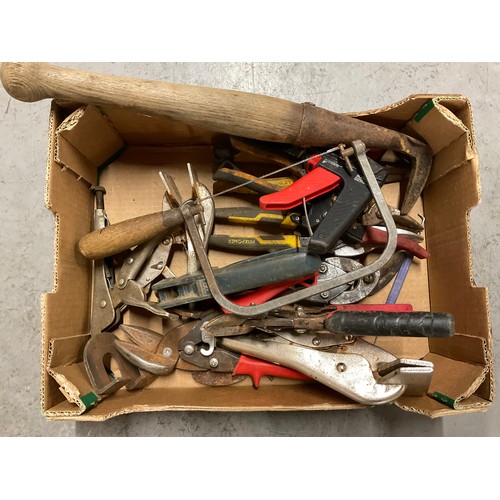 150 - BOX OF VINTAGE HAND TOOLS TO INCLUDE METAL SNIPS ETC
