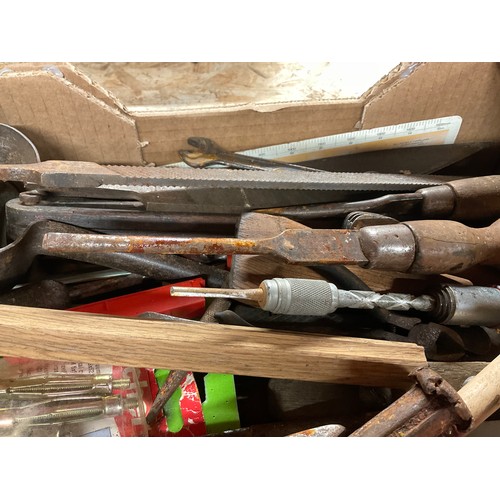 156 - BOX OF VINTAGE HAND TOOLS TO INCLUDE CHISELS SCREWDRIVERS ETC
