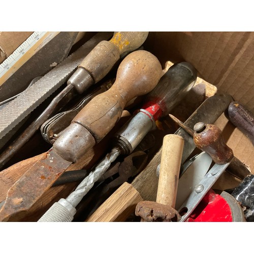 156 - BOX OF VINTAGE HAND TOOLS TO INCLUDE CHISELS SCREWDRIVERS ETC