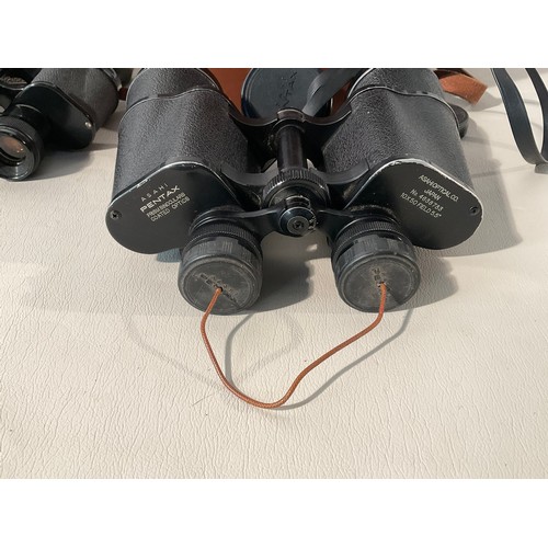 158 - BOX TO INCLUDE VINTAGE BINOCULARS TO INCLUDE RUSSINA 8 X 30, PENTAX JAPANES 10 X 50