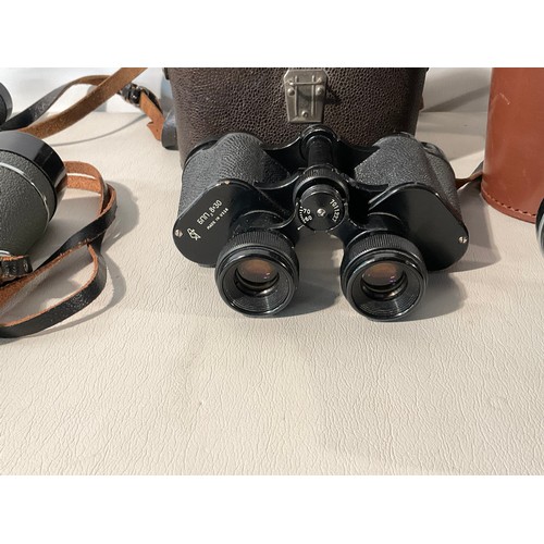 158 - BOX TO INCLUDE VINTAGE BINOCULARS TO INCLUDE RUSSINA 8 X 30, PENTAX JAPANES 10 X 50