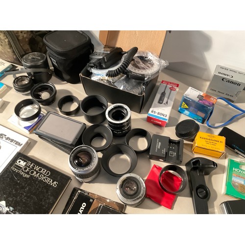 160 - PLASTIC CRATE TO INCLUDE CAMERA EQUIPMENT AND LENSES ETC