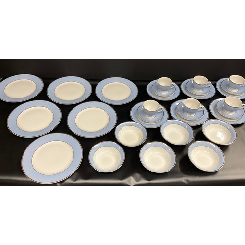 168 - PART DOULTON 2004 DINNER & TEA SERVICE