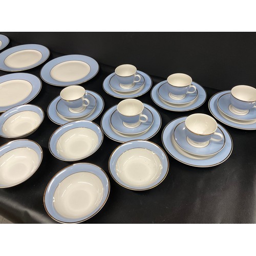 168 - PART DOULTON 2004 DINNER & TEA SERVICE