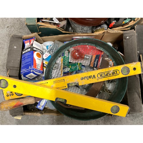 175 - 5 BOXES AND PLASTIC BUCKET OF GARAGE ITEMS TO INCLUDE SPIRIT LEVELS, PETROL TINS, HAND SAWS ETC