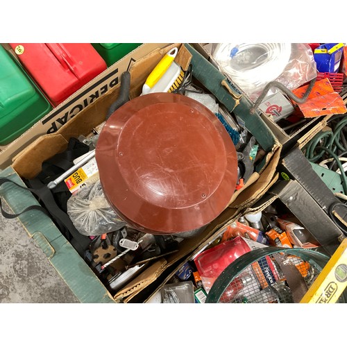 175 - 5 BOXES AND PLASTIC BUCKET OF GARAGE ITEMS TO INCLUDE SPIRIT LEVELS, PETROL TINS, HAND SAWS ETC
