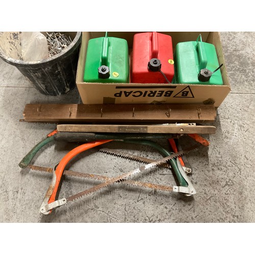 175 - 5 BOXES AND PLASTIC BUCKET OF GARAGE ITEMS TO INCLUDE SPIRIT LEVELS, PETROL TINS, HAND SAWS ETC