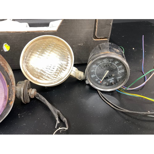 179 - COLLECTION OF VINTAGE CAR SPOT LIGHTS AND A SPEDOMETER
