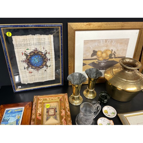 185 - BOX OF COLLECTABLES TO INCLUDE BRASS VASES, PICTURES, TOBY JUG ETC