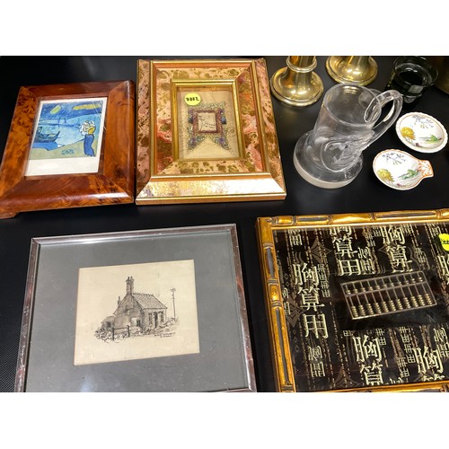 185 - BOX OF COLLECTABLES TO INCLUDE BRASS VASES, PICTURES, TOBY JUG ETC