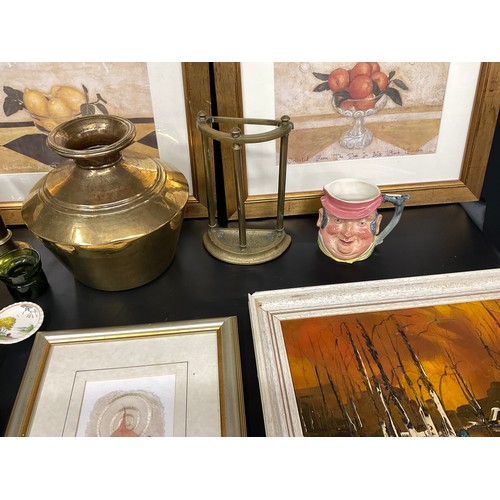 185 - BOX OF COLLECTABLES TO INCLUDE BRASS VASES, PICTURES, TOBY JUG ETC