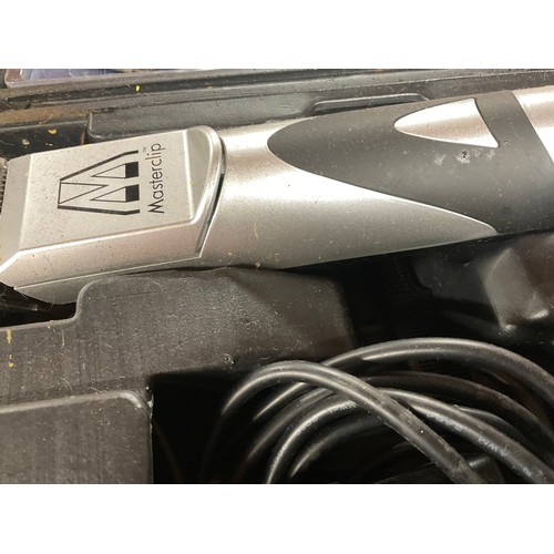 197 - CASED ELECTRIC MASTER CLIP CLIPPER SET