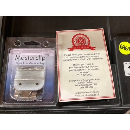 197 - CASED ELECTRIC MASTER CLIP CLIPPER SET