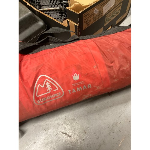 201 - BOX TO INCLUDE JACK WINDING HANDLES, WATER CONTAINER ETC