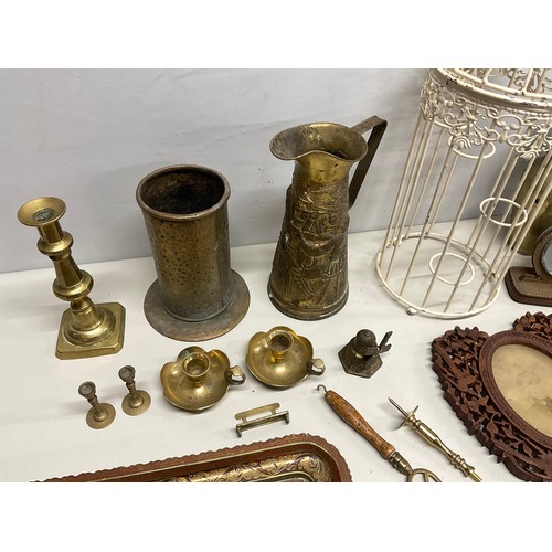 203 - BOX OF COLLECTABLES TO INCLUDE BRASSWARE WOODEN PICTURE FRAME ETC