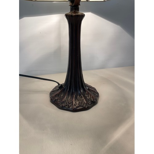 205 - MODERN TIFFANY STYLE TABLE LAMP H19