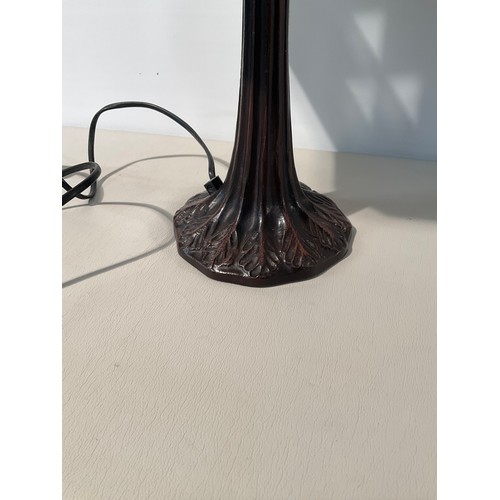 205 - MODERN TIFFANY STYLE TABLE LAMP H19