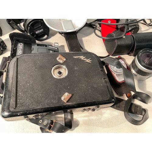 209 - BOX OF CAMERAS & EQUIPMENT TO INCLUDE CANON EOS, MINOLTA DYNEX 300SI, NIKON D-40, TRIPODS, LIGHT MET... 