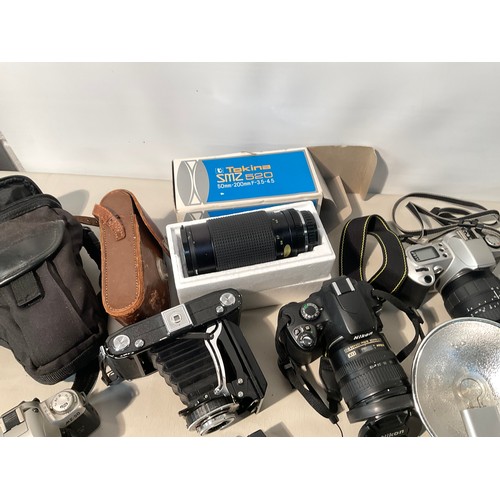 209 - BOX OF CAMERAS & EQUIPMENT TO INCLUDE CANON EOS, MINOLTA DYNEX 300SI, NIKON D-40, TRIPODS, LIGHT MET... 